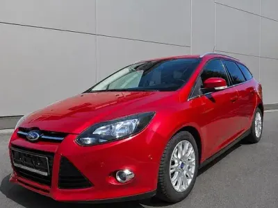 Gebraucht Ford Focus Titanium 140 PS (102 kW) 2012 Rot Limousine