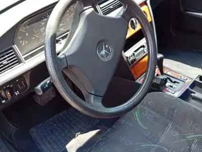 Gebraucht Mercedes 190 90 PS (66 kW) 1992 Schwarz Limousine