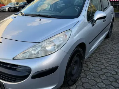 Gebraucht Peugeot 207 88 PS (64 kW) 2007 Silber Kleinwagen
