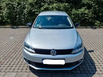 Gebraucht VW Jetta Life 105 PS (77 kW) 2012 Schwarz Limousine