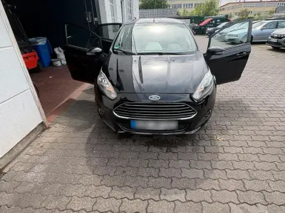 Gebraucht Ford Fiesta 60 PS (44 kW) 2013 Schwarz Kleinwagen