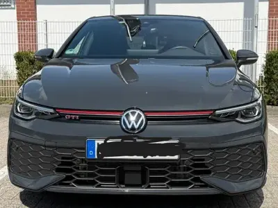 Gebraucht VW Golf VIII GTI 265 PS (194 kW) 2025 Grau Limousine