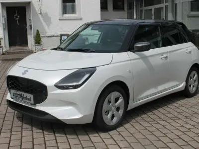 Neu Suzuki Swift Comfort 82 PS (60 kW) 2026 Pure white / mineral gray Kleinwagen