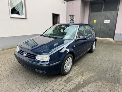 Blau Gebraucht 1999 VW Golf IV Kleinwagen | 2.200 € (Fairer Preis)