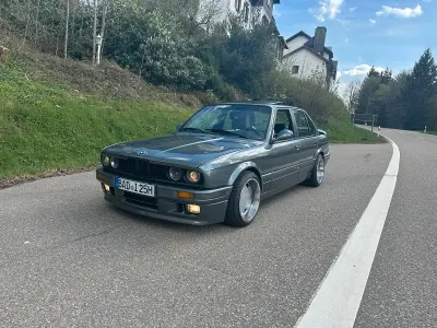 Gebraucht BMW 320 Basis 129 PS (94 kW) 1987 Grau Limousine