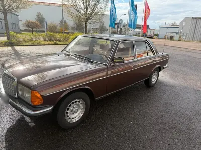 Gebraucht Mercedes E280 185 PS (136 kW) 1982 Braun Limousine
