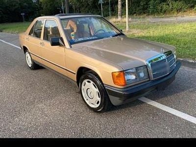 Usata Mercedes 190 122 CV (89 kW) 1986 Oro Berlina