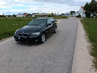 Gebraucht BMW 318 143 PS (105 kW) 2012 Schwarz Kombi