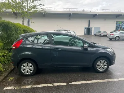 Gebraucht Ford Fiesta 60 PS (44 kW) 2010 Grau Kleinwagen