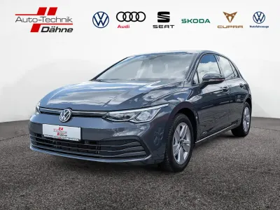 Gebraucht VW Golf VIII Life 116 PS (85 kW) 2023 Grau / delfingrau (metallic) Limousine