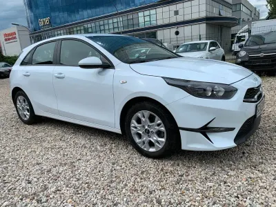 Gebraucht Kia Ceed 120 PS (88 kW) 2023 Weiß Kleinwagen