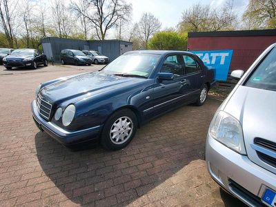 Second-hand Mercedes E240 169 CP (124 kW) 1999 Albastru Berlinǎ