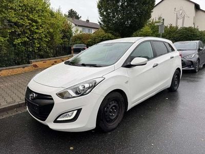 Creamy white Gebraucht 2012 Hyundai i30 Classic Kombi | 4.280 € (Guter Preis)