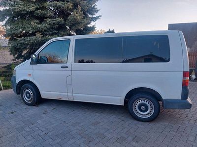 Usata VW Caravelle 86 CV (63 kW) 2005 Bianco Furgone