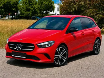 Gebraucht Mercedes B180 Night 116 PS (85 kW) 2019 Rot Kleinwagen