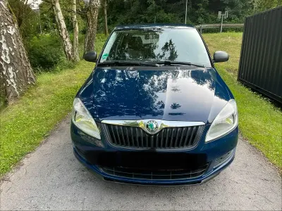 Gebraucht Skoda Fabia 70 PS (51 kW) 2012 Blau Limousine