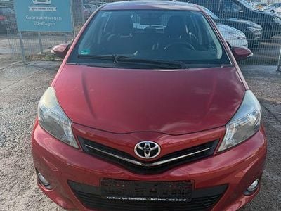 Gebraucht Toyota Yaris Club 99 PS (72 kW) 2012 Rot Kleinwagen