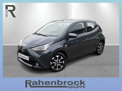 Używany Toyota Aygo X-play 72 KM (52 kW) 2019 Szary Hatchback