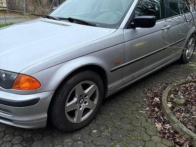 Silber Gebraucht 1999 BMW 320 Limousine | 2.200 €