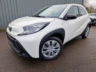 Neu Toyota Aygo X X-play 72 PS (52 kW) 2025 Super white 2 SUV