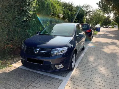Używany Dacia Sandero Comfort 90 KM (66 kW) 2018 Niebieski Sedan/Limuzyna
