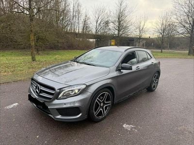 Grau Gebraucht 2017 Mercedes GLA200 AMG line SUV | 13.501 € (Superpreis)