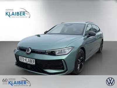 Neu VW Passat R-line 193 PS (141 kW) 2025 Grün Kombi