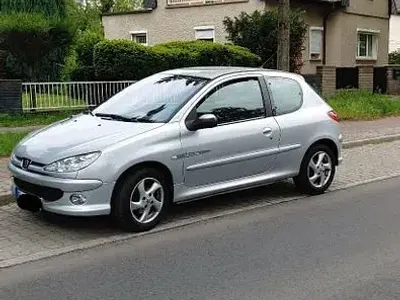 Używany Peugeot 206 Quiksilver 109 KM (80 kW) 2003 Srebrny Sedan/Limuzyna