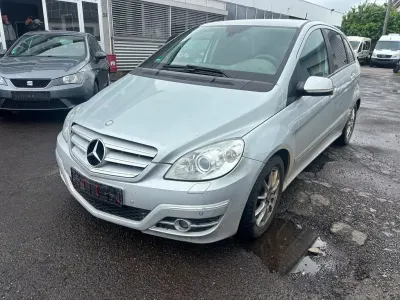 Gebraucht Mercedes B200 140 PS (102 kW) 2010 Silber Van / Kleinbus