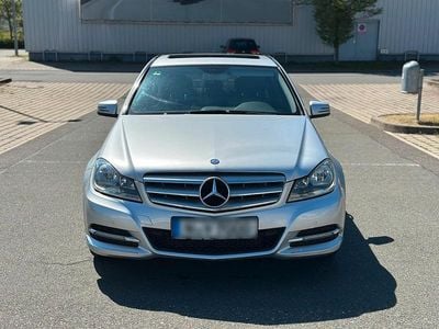 Usata Mercedes C200 136 CV (100 kW) 2012 Argento Berlina