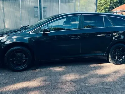 Gebraucht Toyota Avensis Edition 147 PS (108 kW) 2010 Schwarz Kombi