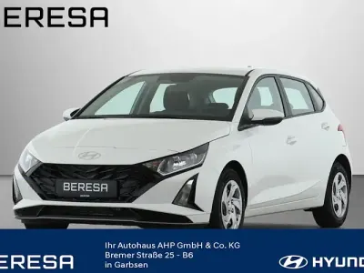 Ny Hyundai i20 Select 101 HK (74 kW) 2025 Hvid Sedan