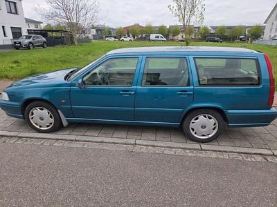Second-hand Volvo V70 140 CP (102 kW) 1998 Albastru Break