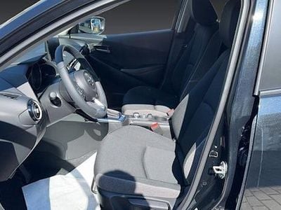 Gebraucht Mazda 2 Center-Line 90 PS (66 kW) 2024 Deep crystal blue metallic Limousine