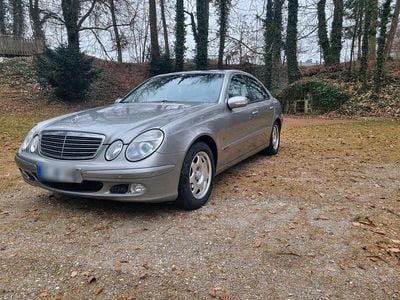 Gold Gebraucht 2003 Mercedes E220 Limousine | 4.200 € (Fairer Preis)