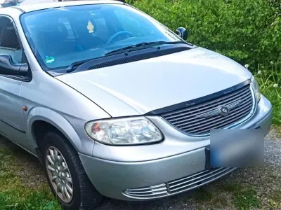 Gebraucht Chrysler Voyager 143 PS (105 kW) 2001 Silber Van / Kleinbus