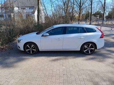 Gebraucht Volvo V60 R-Design 152 PS (111 kW) 2018 Weiß Kombi