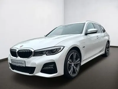 Gebraucht BMW 330e M Sport 292 PS (214 kW) 2022 Weiß metallic