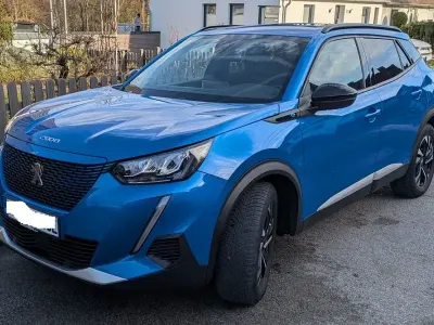 Gebraucht Peugeot e-2008 Allure 100 kW (136 PS) 2022 Blau SUV