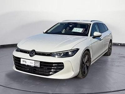 Usata VW Passat Elegance 150 CV (110 kW) 2025 Bianco Station wagon