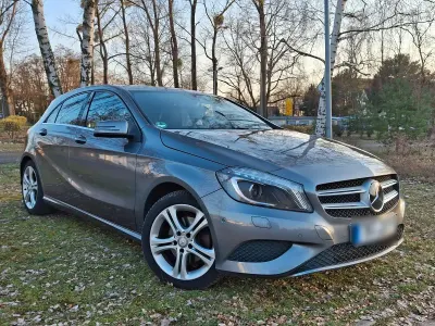 Gebraucht Mercedes A200 Urban 136 PS (100 kW) 2012 Grau Kleinwagen