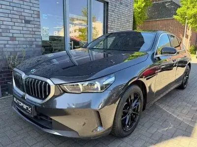 Gebraucht BMW 520 Sport Line 208 PS (152 kW) 2024 Grau Limousine