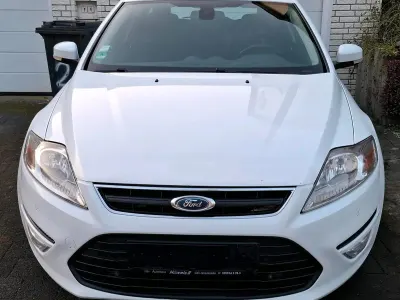 Gebraucht Ford Mondeo 140 PS (102 kW) 2012 Weiß Kombi