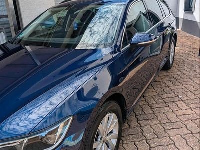 Gebraucht VW Passat Comfortline 150 PS (110 kW) 2018 Blau Kombi