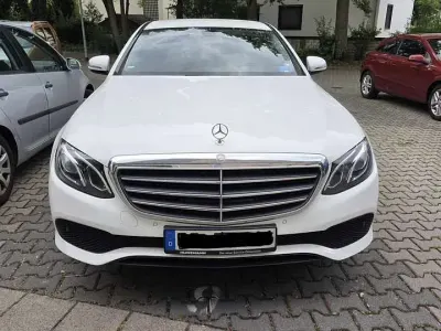 Gebraucht Mercedes E220 190 PS (139 kW) 2017 Weiß Limousine