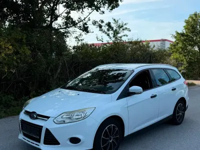 Gebraucht Ford Focus Ambiente 101 PS (74 kW) 2014 Weiß Kombi