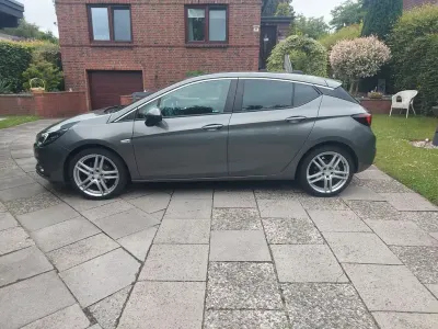 Gebraucht Opel Astra Business 150 PS (110 kW) 2016 Grau Limousine
