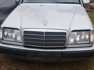 Second-hand Mercedes 220 136 CP (100 kW) 1993 Argintiu Berlinǎ