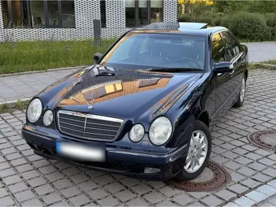 Gebraucht Mercedes E240 170 PS (125 kW) 2001 Blau Limousine