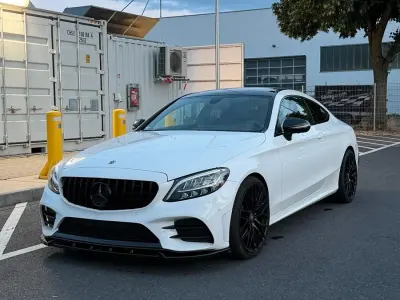 Gebraucht Mercedes C300 AMG 258 PS (189 kW) 2019 Weiß Coupé